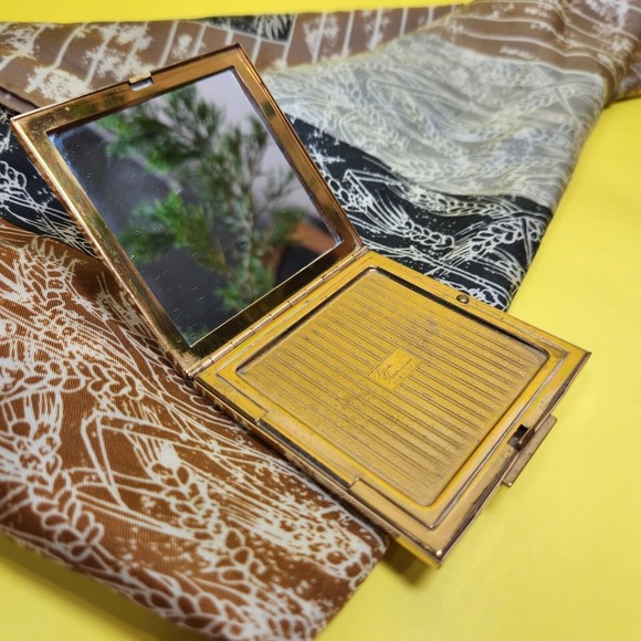 Vintage Elgin American Make-Up Compact Brass Etched Asian Bonsai Tree USA Made - Picture 3 of 12